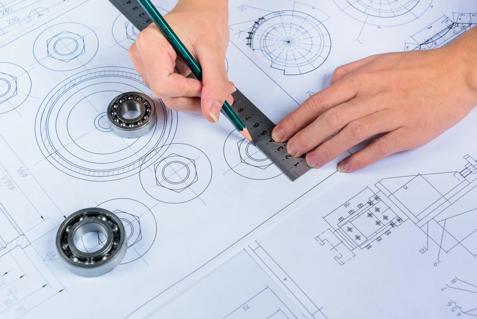 Teknik çizim üzerinde ürün ve fiyat listesi çalışması